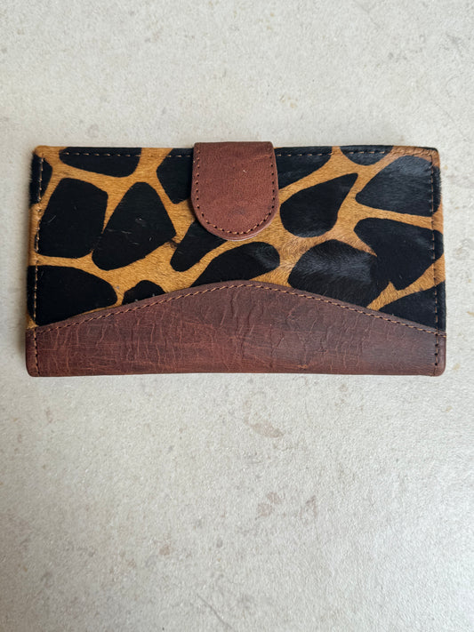 Wallet in spotted brown leather