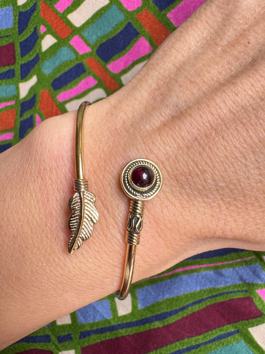 Burgundergoldenes Boho-Armband