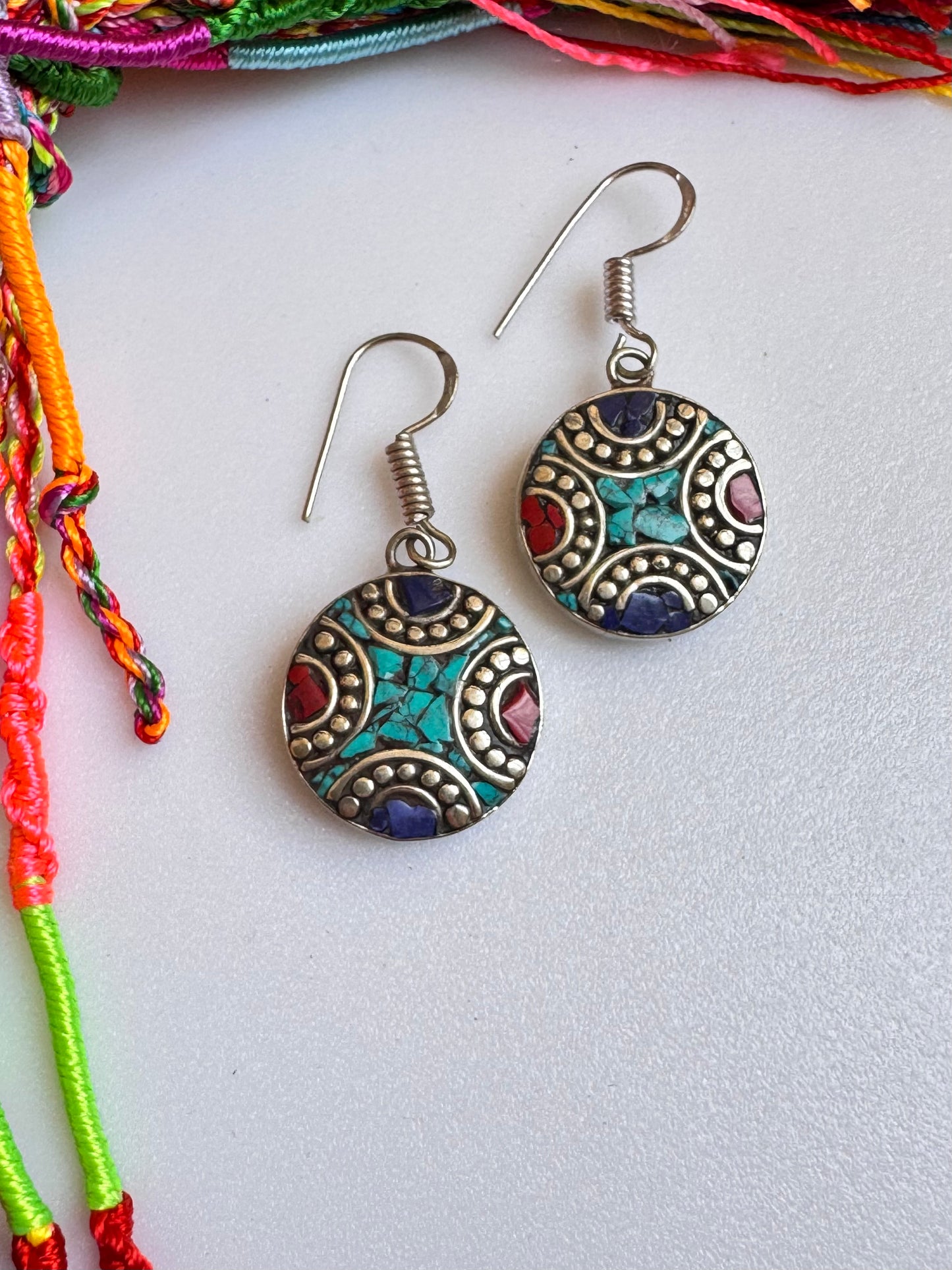 Orecchini nepalesi turchese blu e rosso