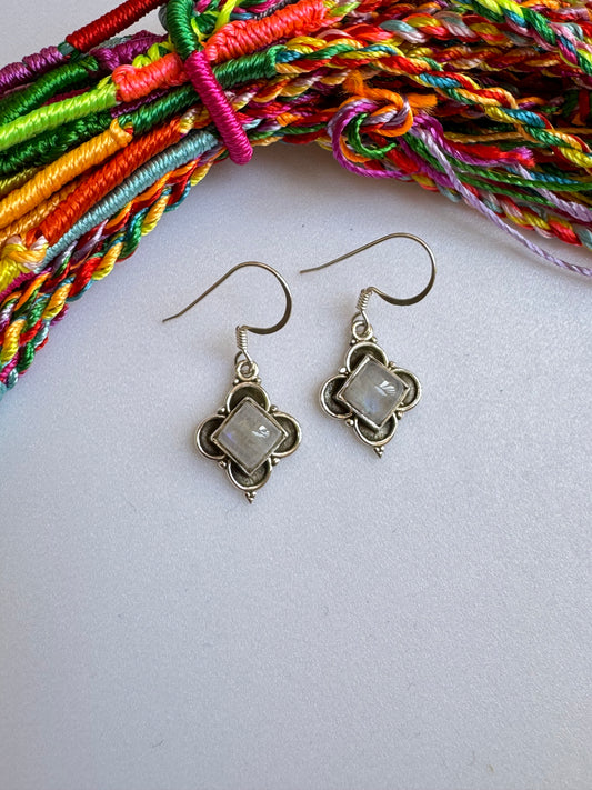 Regenbogen-Mondstein-Ohrringe aus 925er Silber