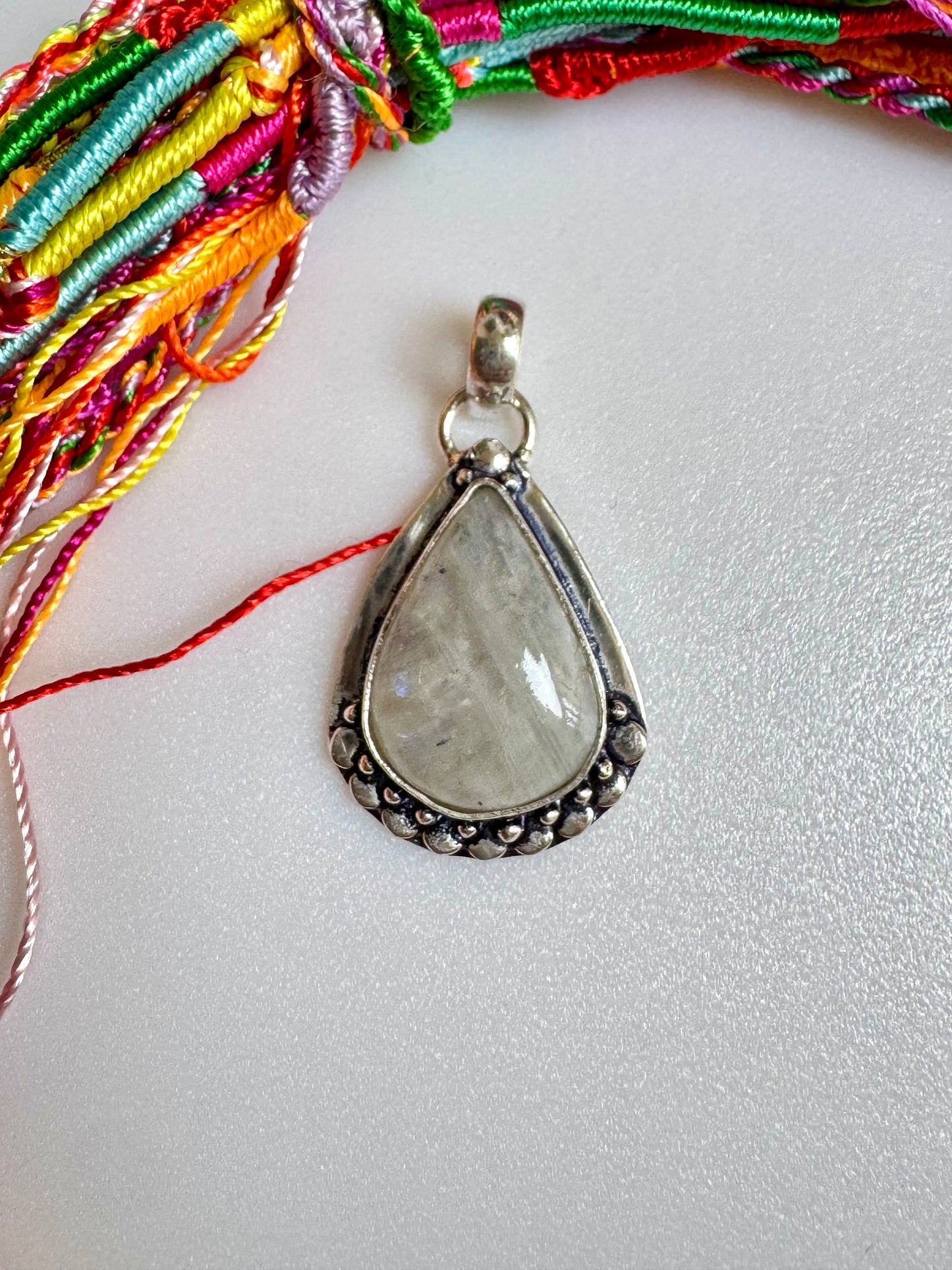 Ciondolo argentato pietra di luna arcobaleno