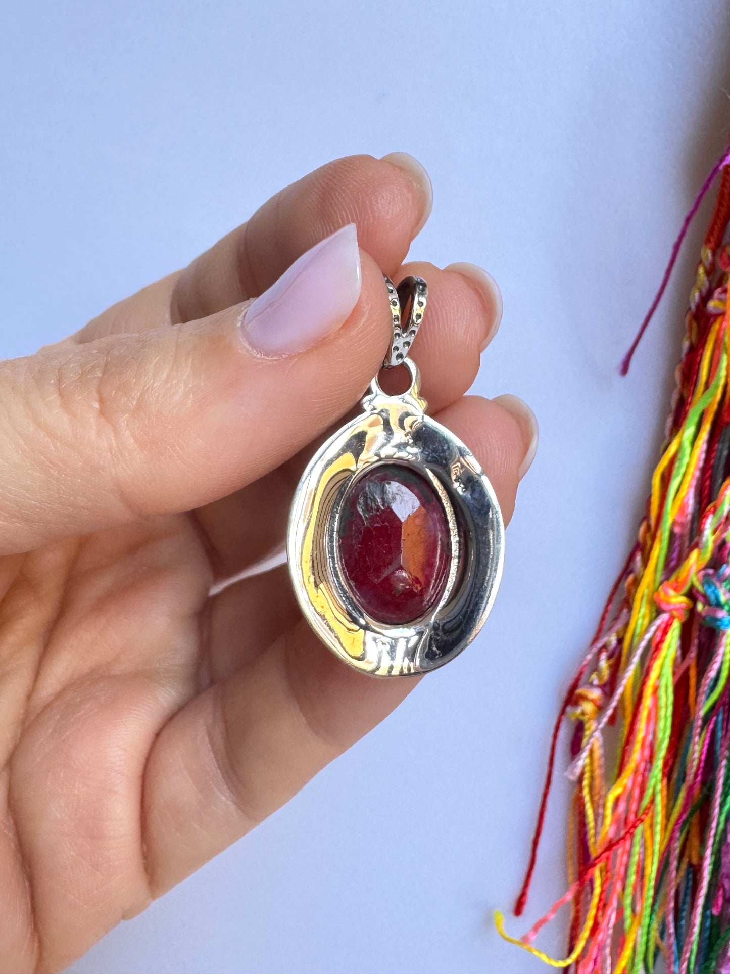 Ciondolo argento 925 radice di rubino V8