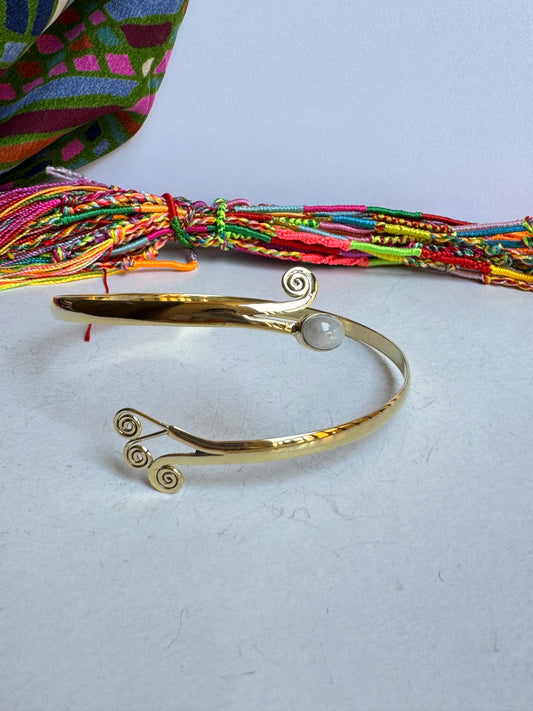 Bracciale braccio boho dorato pietra di luna