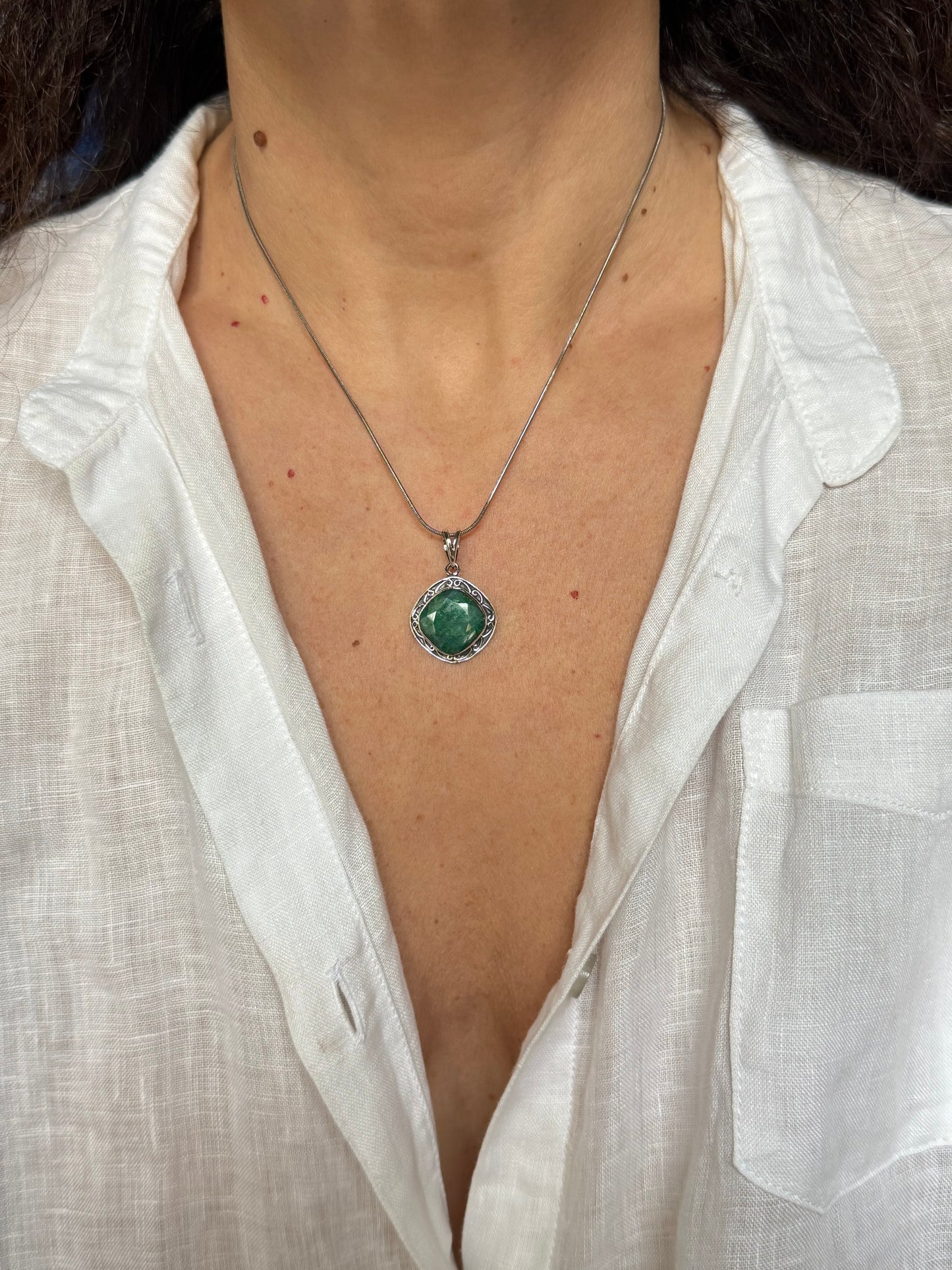 Ciondolo argento 925 radice di smeraldo V10