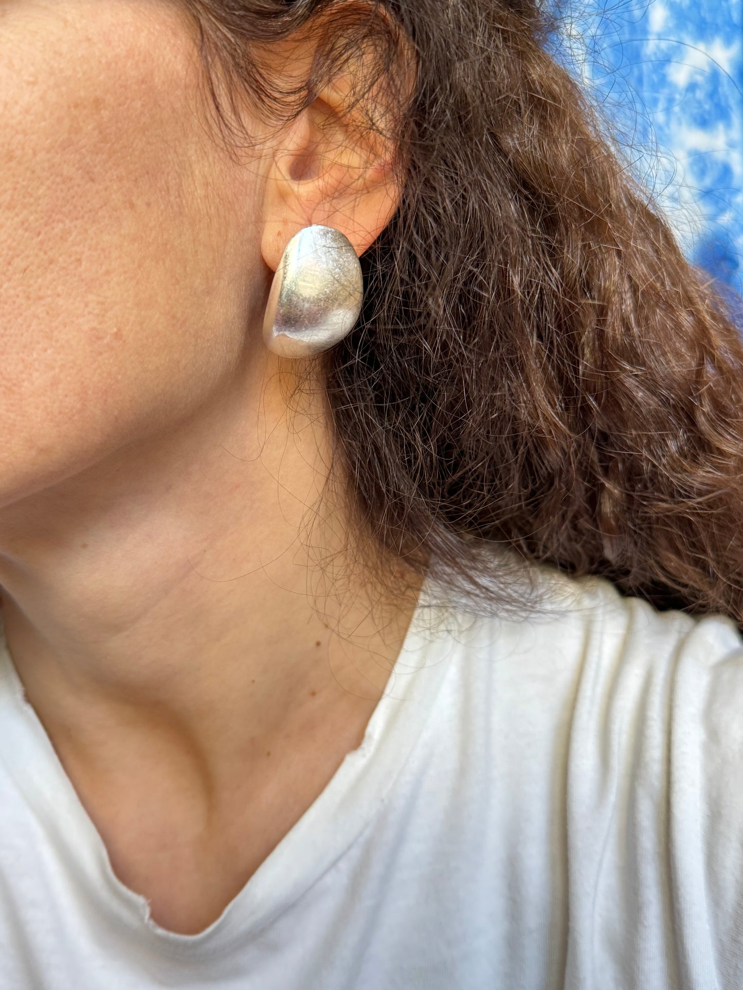 Satin silver pendant earrings