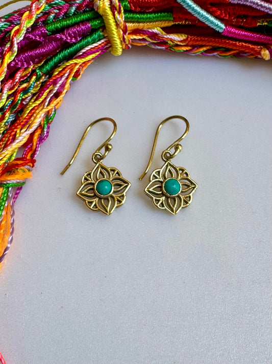 Türkis-goldene Boho-Ohrringe