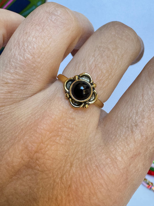 Vergoldeter Boho-Ring mit schwarzem Onyx