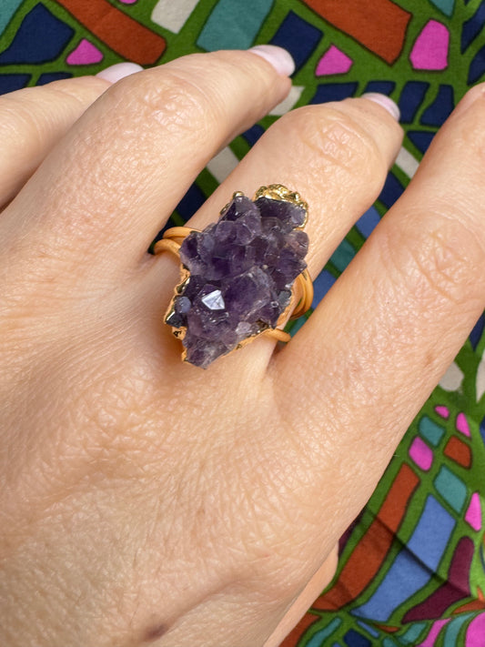 Golden ring with amethyst chips 1