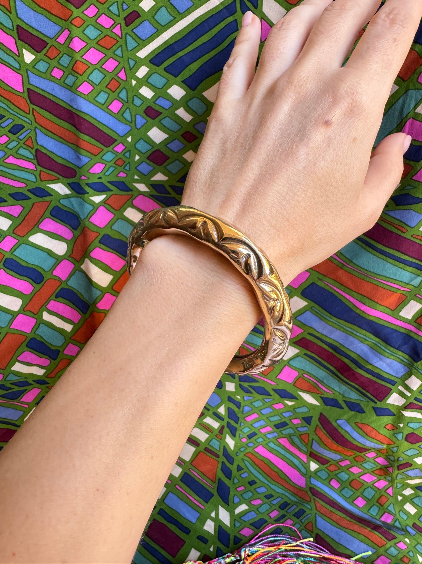 Double closed golden bracelet