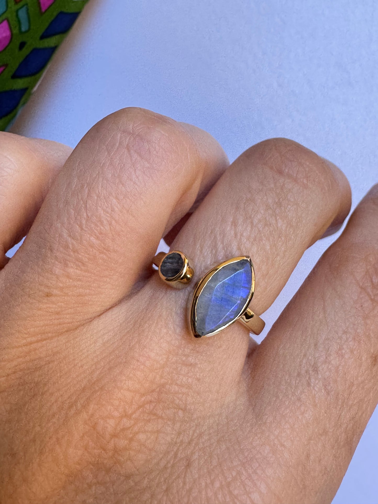 Anello boho dorato labradorite