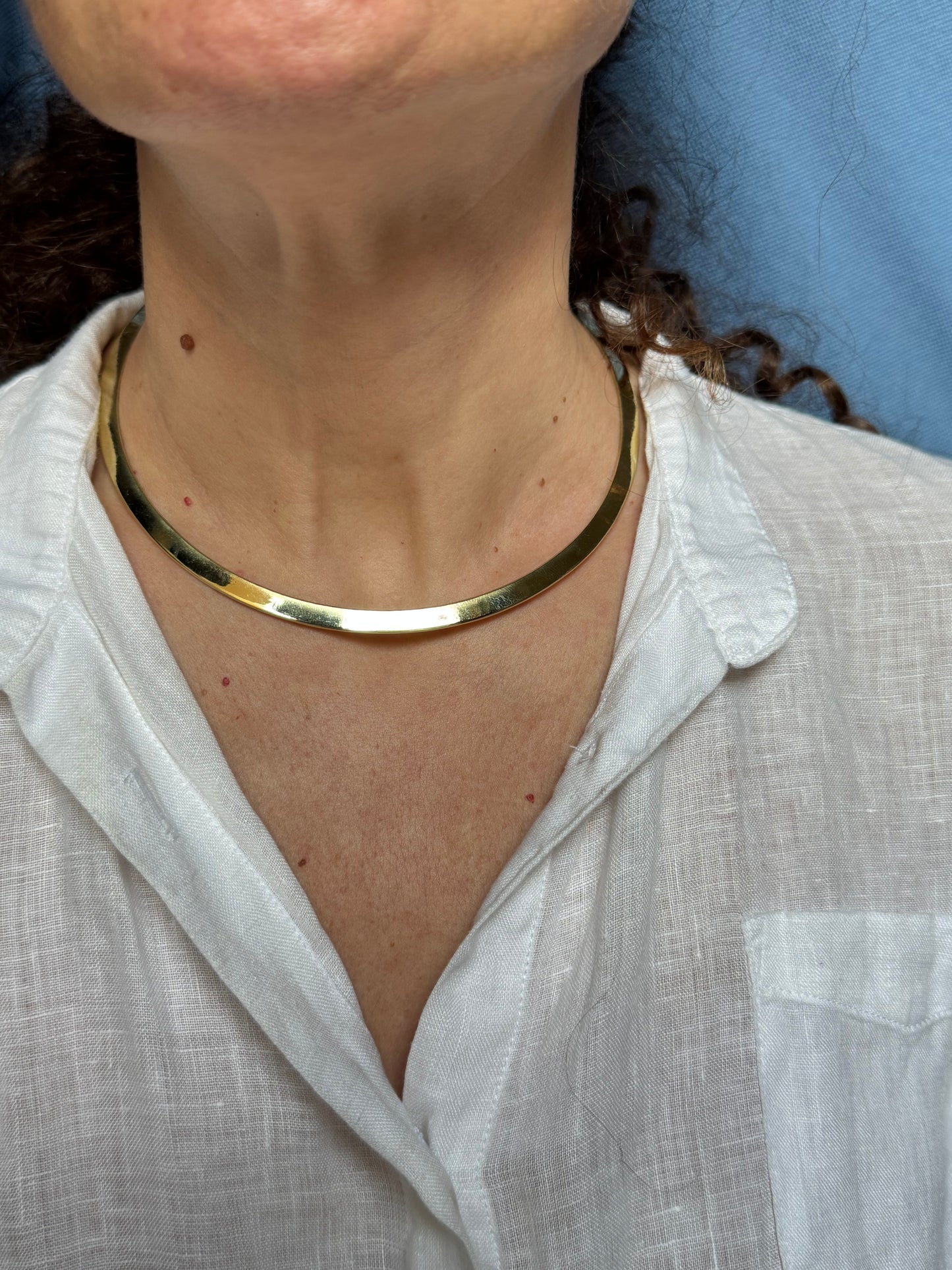 Collarino sottile dorato liscio