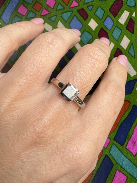 P31 white opal 925 silver ring