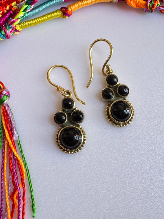 Orecchini boho dorato nero V5