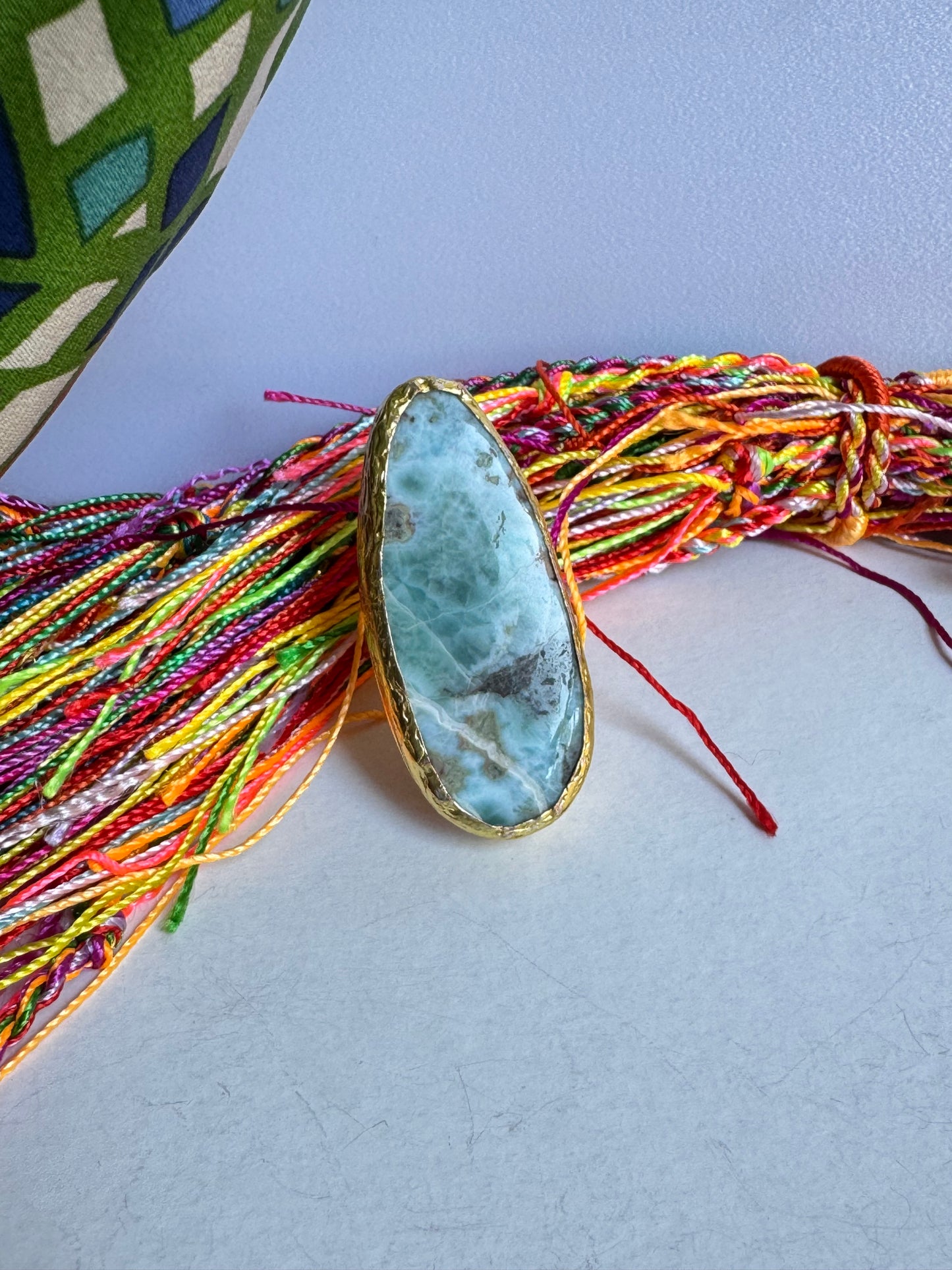 Anello boho dorato larimar regolabile
