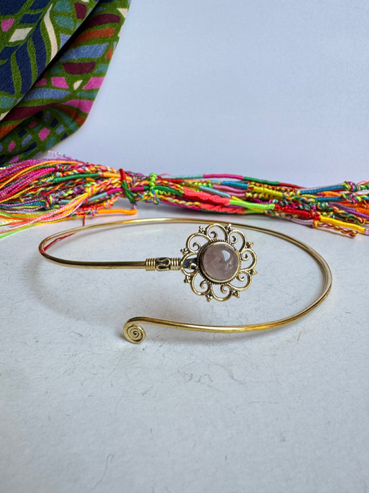 Collarino dorato fiore rosa