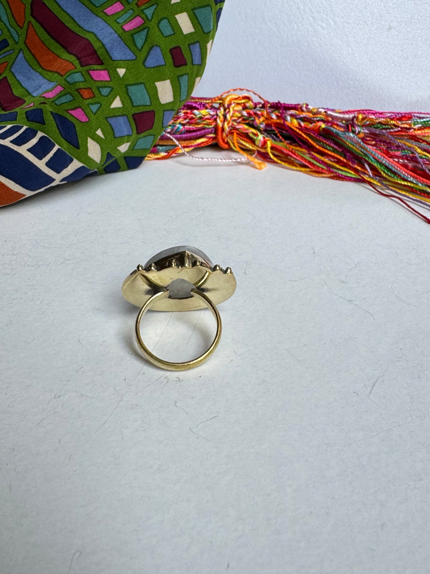 Anello boho dorato pietra di luna arcobaleno regolabile