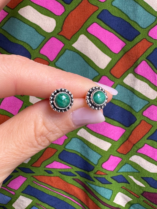 Orecchini boho argentato lobo verde