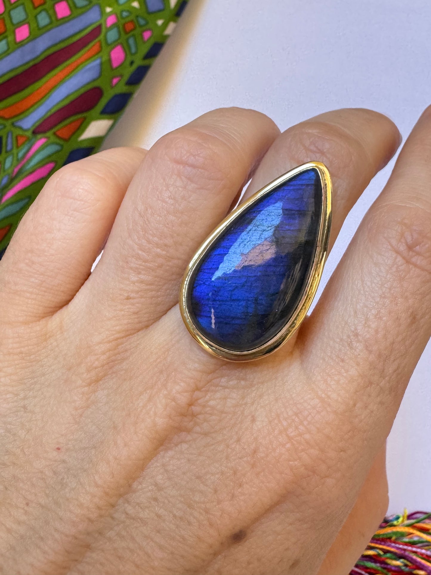 Anello boho dorato labradorite regolabile
