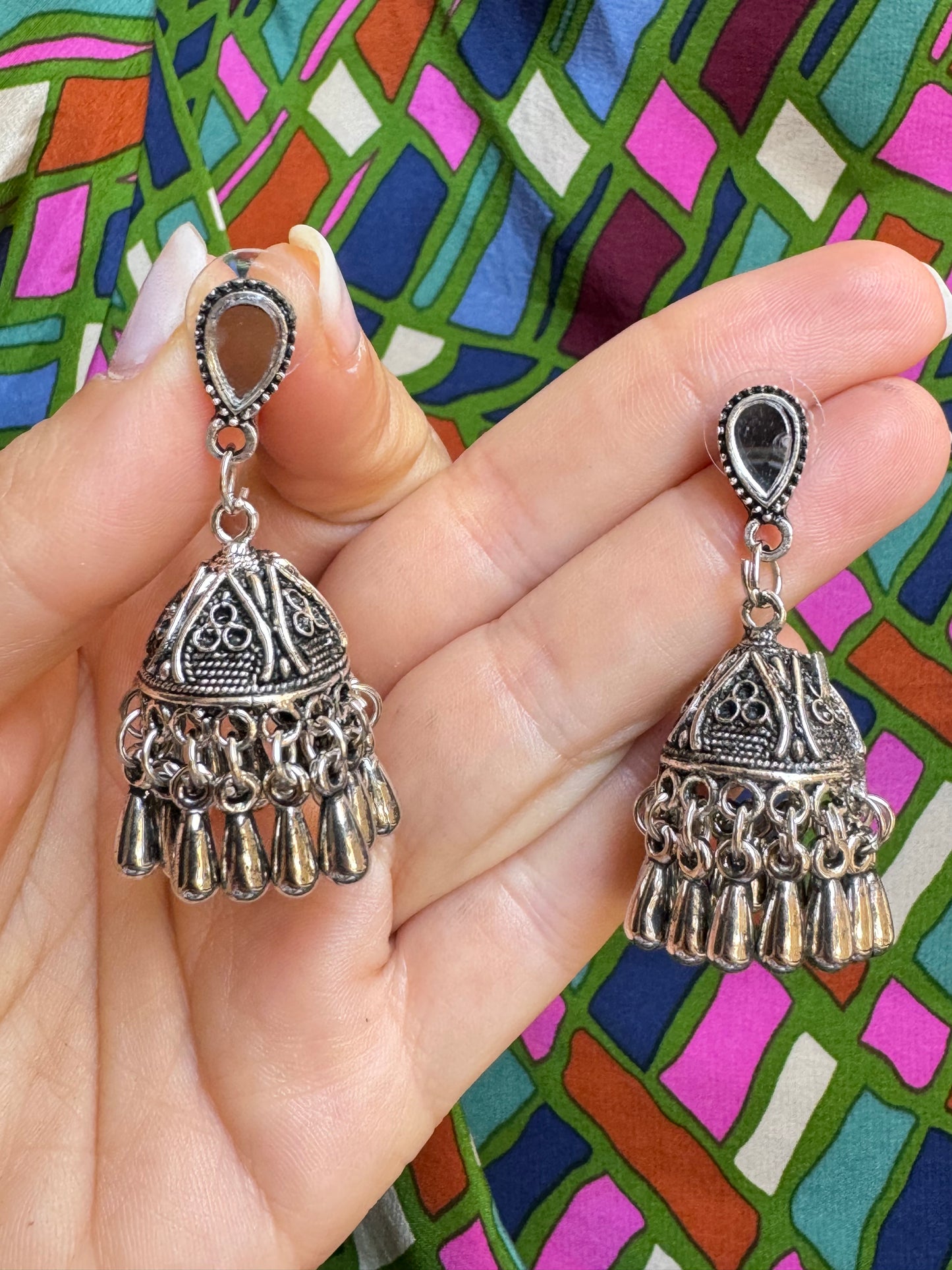 Long necklace and earrings in silver metal with India mirrors