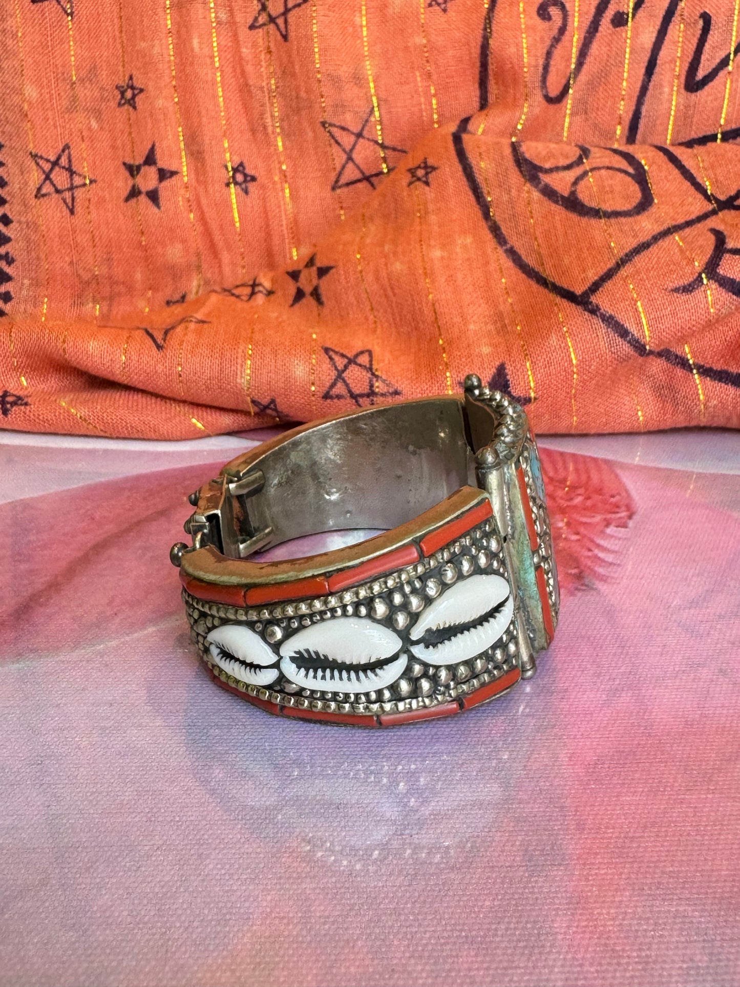 Nepalese bangle bracelet with turquoise flower and vintage shell