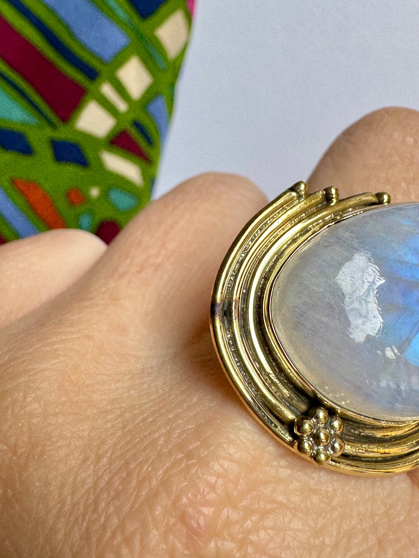 Anello boho dorato pietra di luna arcobaleno regolabile