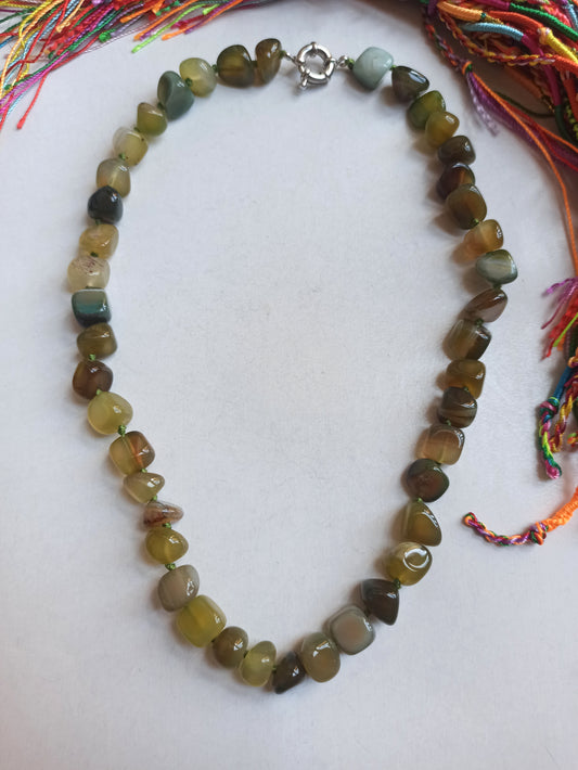 Green stone choker necklace