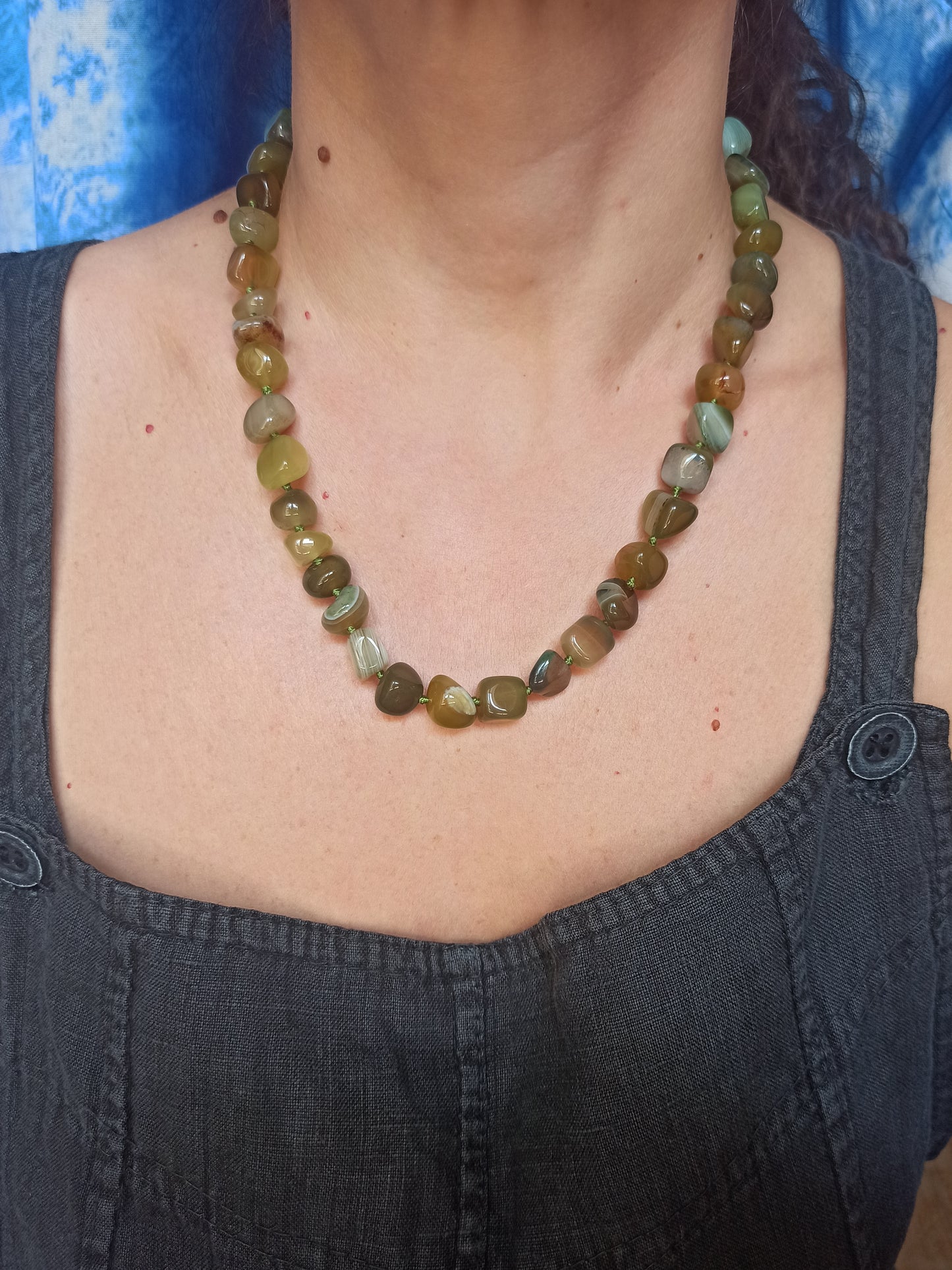 Green stone choker necklace