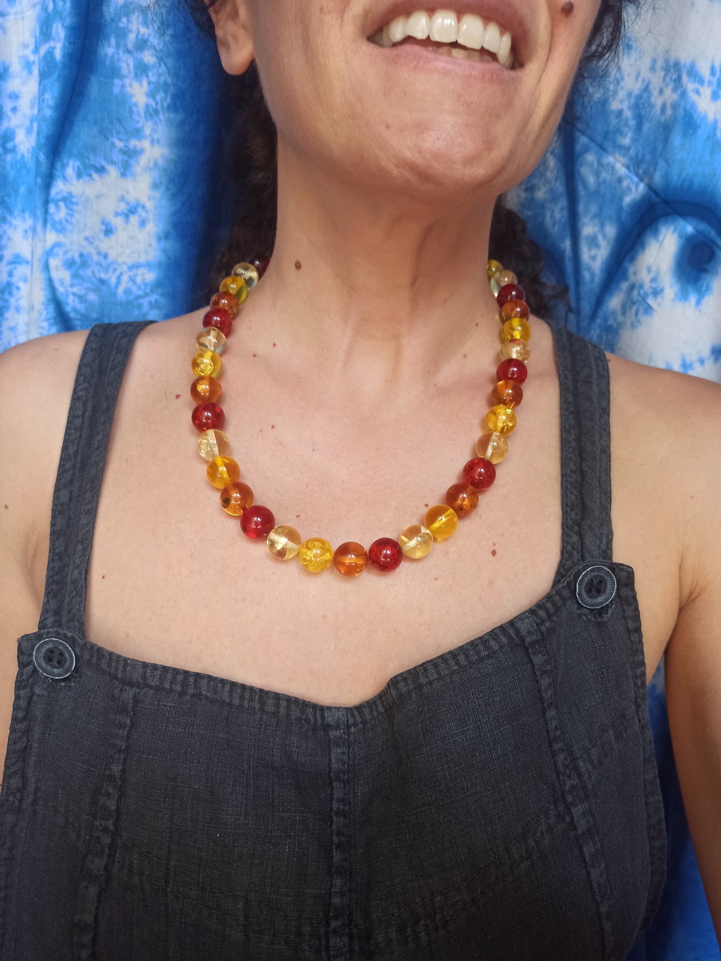 Amber-like choker necklace