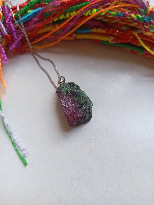 Raw ruby ​​zoisite pendant pendant