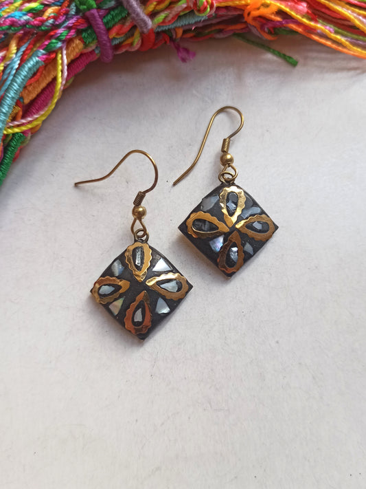 Nepalese mother-of-pearl mosaic earring