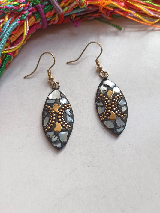 Nepalese mother-of-pearl mosaic earring