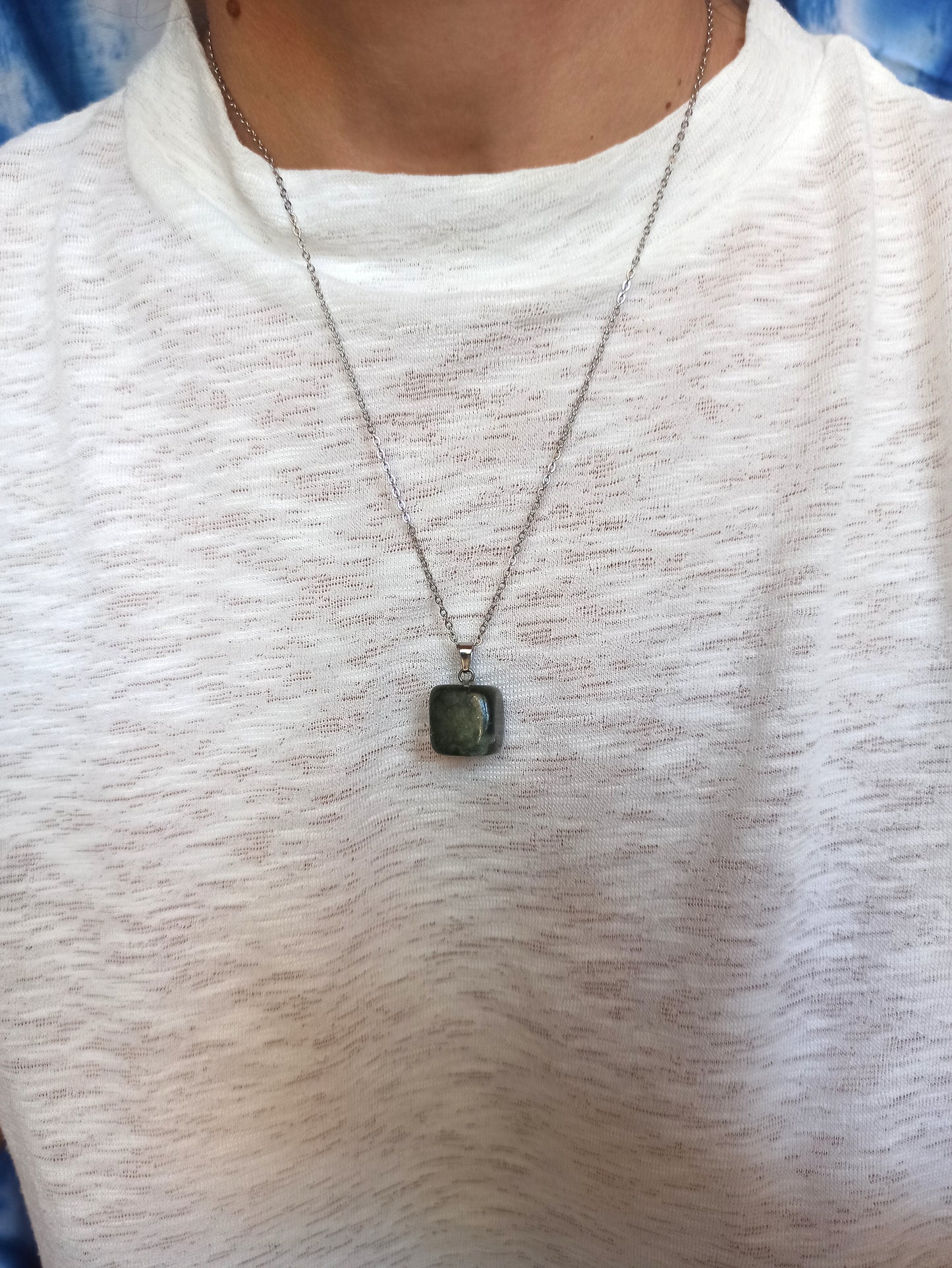 Nephrite jade pendant pendant