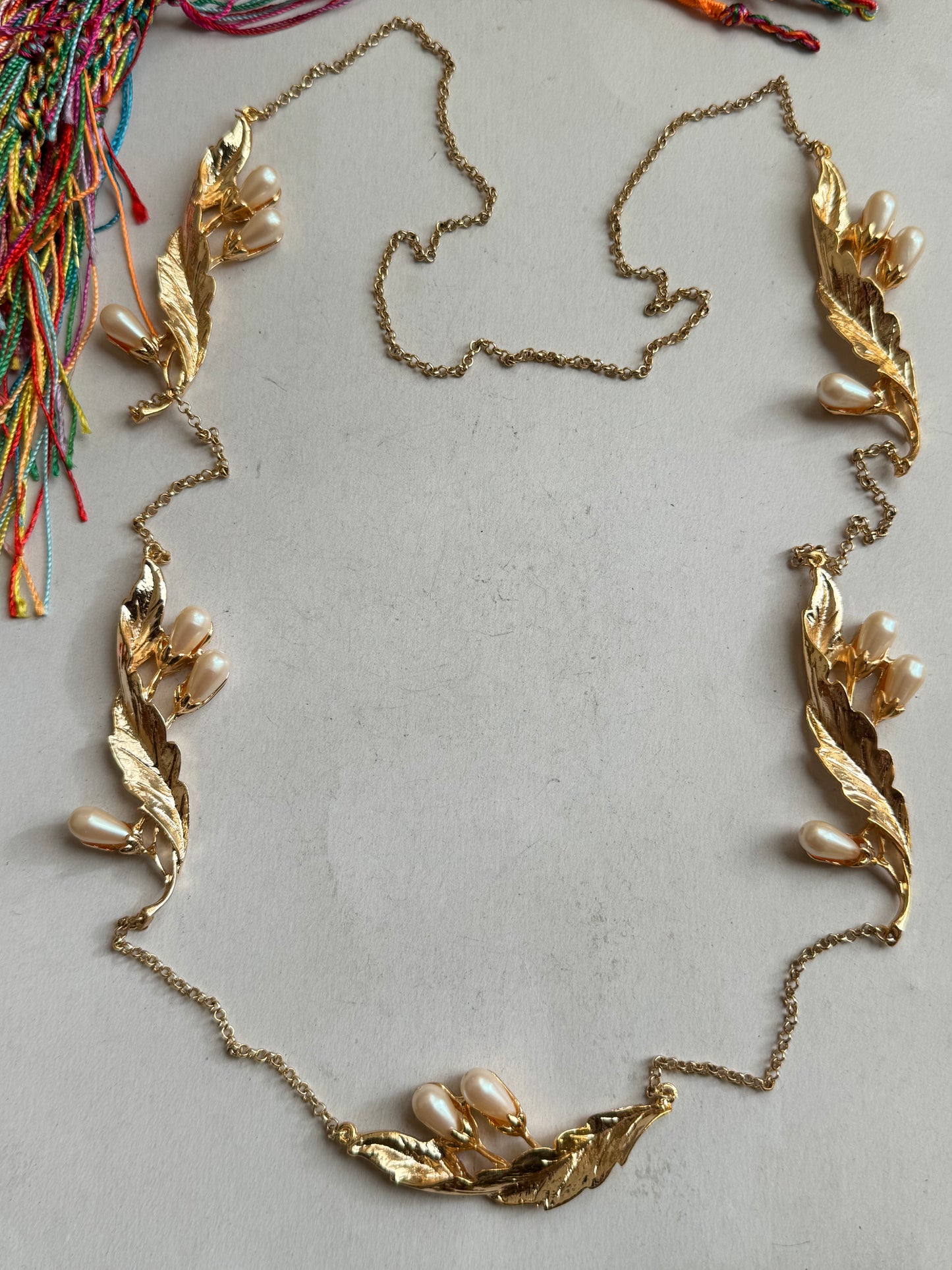 Golden leaf necklace with white pearls