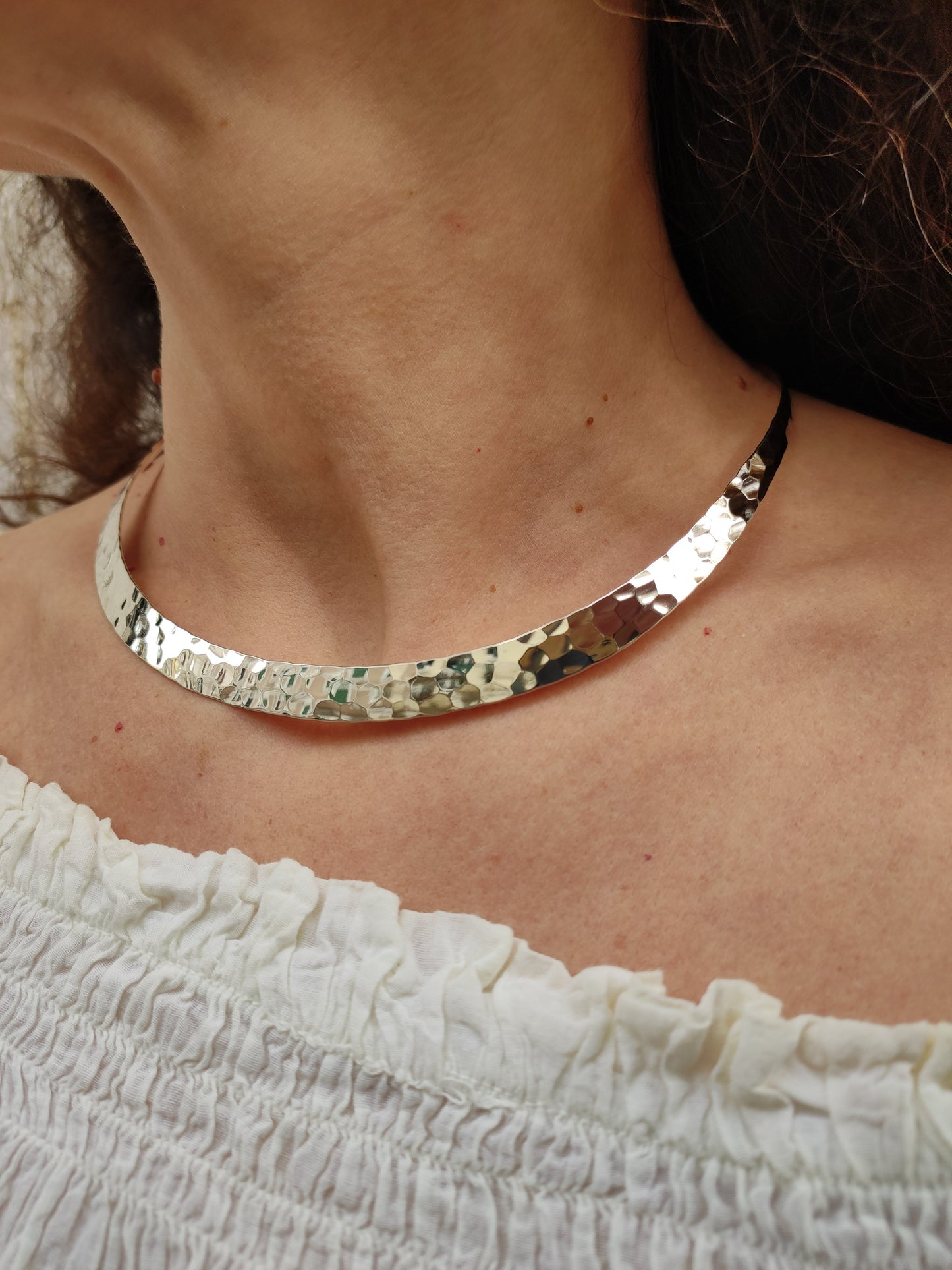 Rigid hammered 925 silver collar