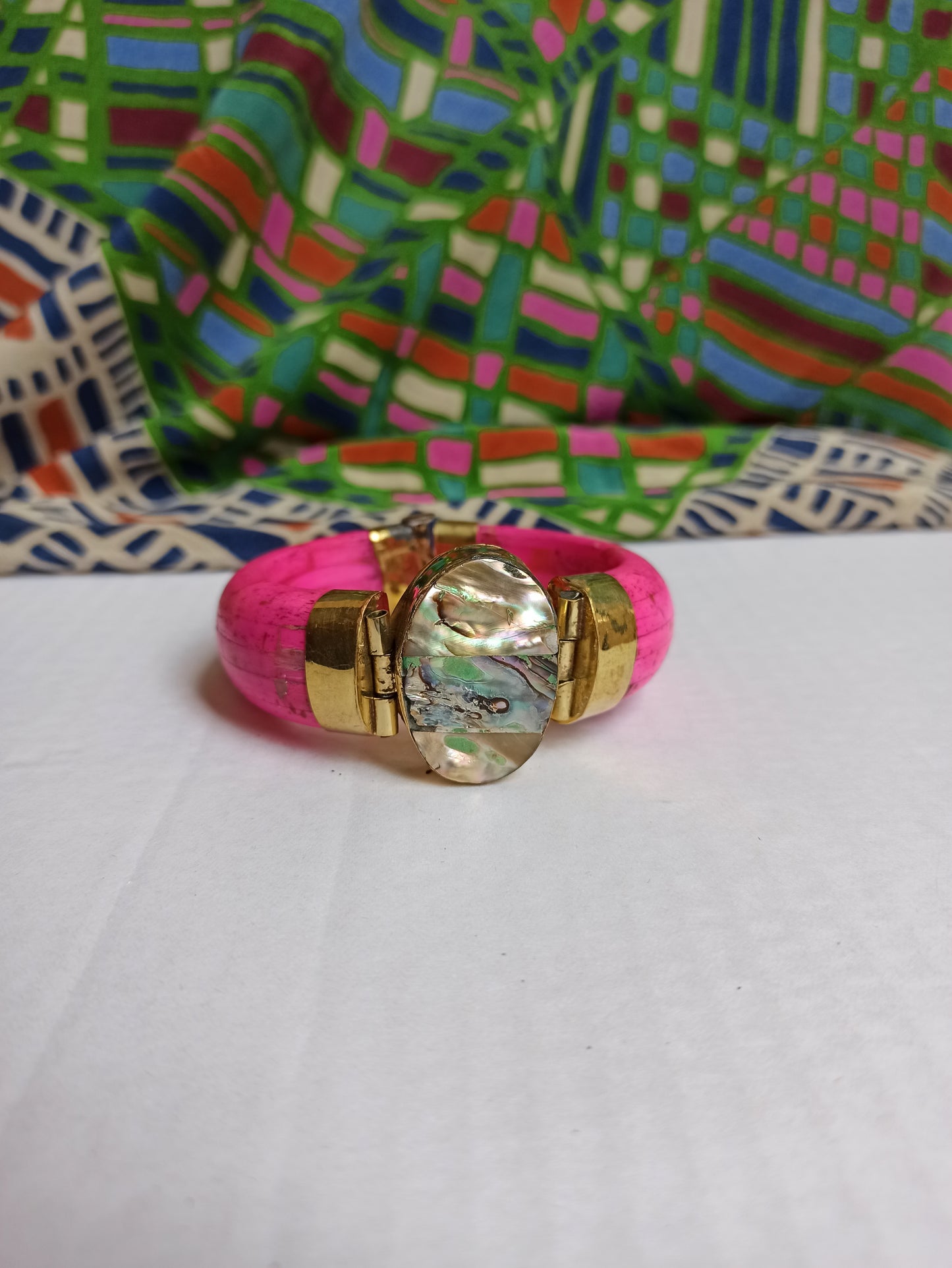 Large pink rigid bracelet with mother-of-pearl insert