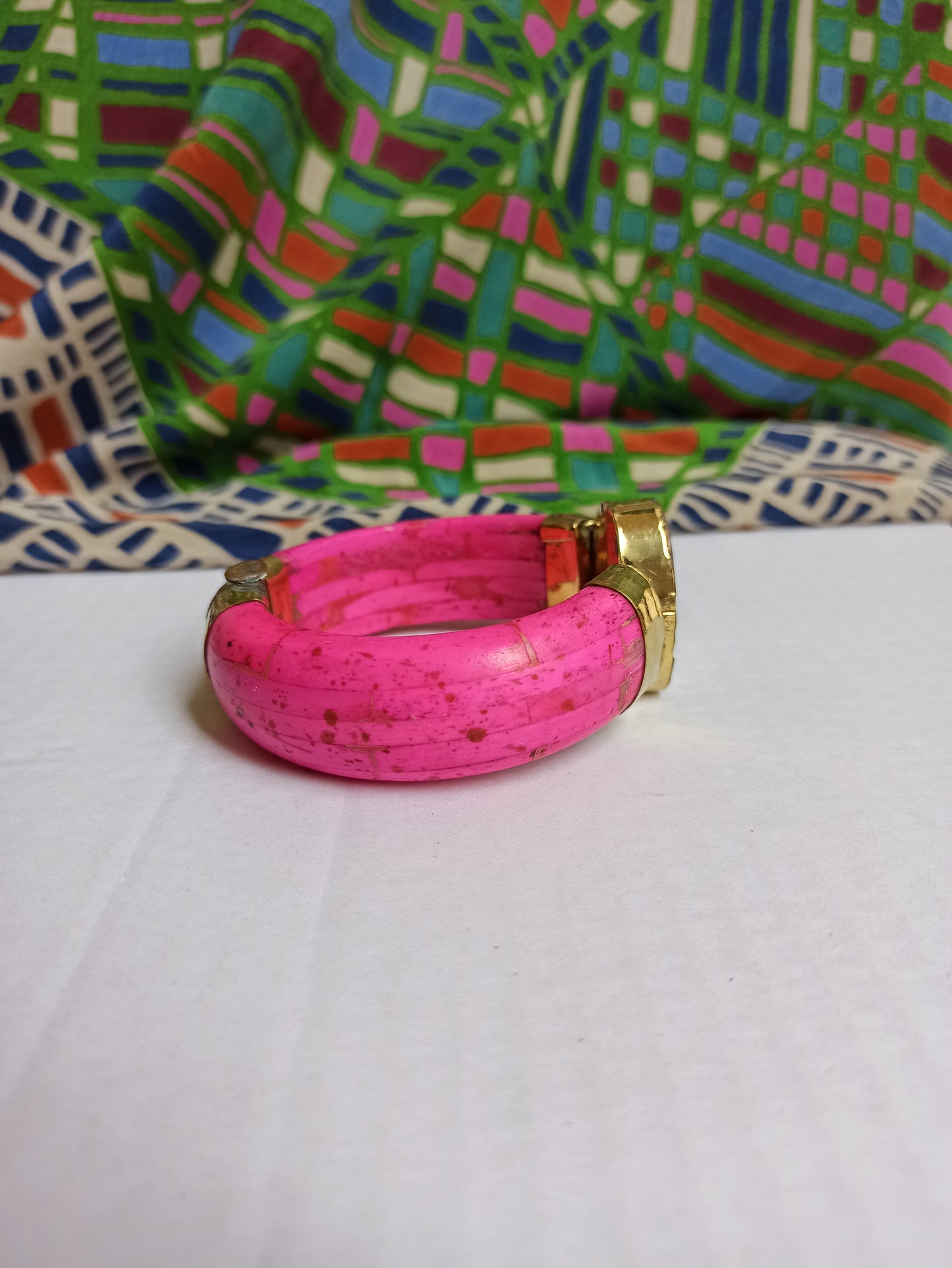 Large pink rigid bracelet with mother-of-pearl insert