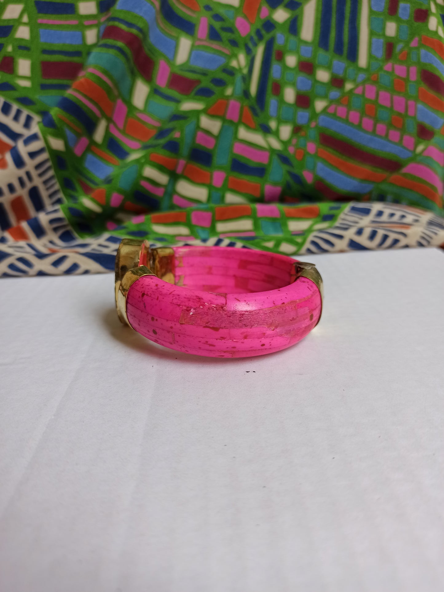 Large pink rigid bracelet with mother-of-pearl insert