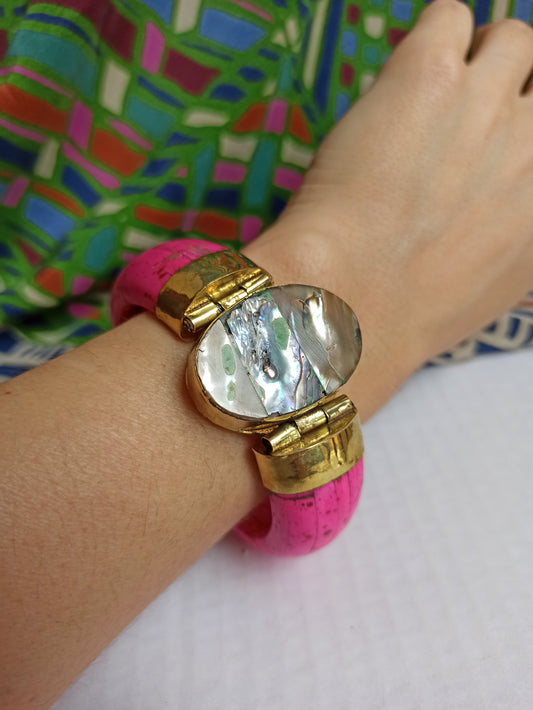 Large pink rigid bracelet with mother-of-pearl insert