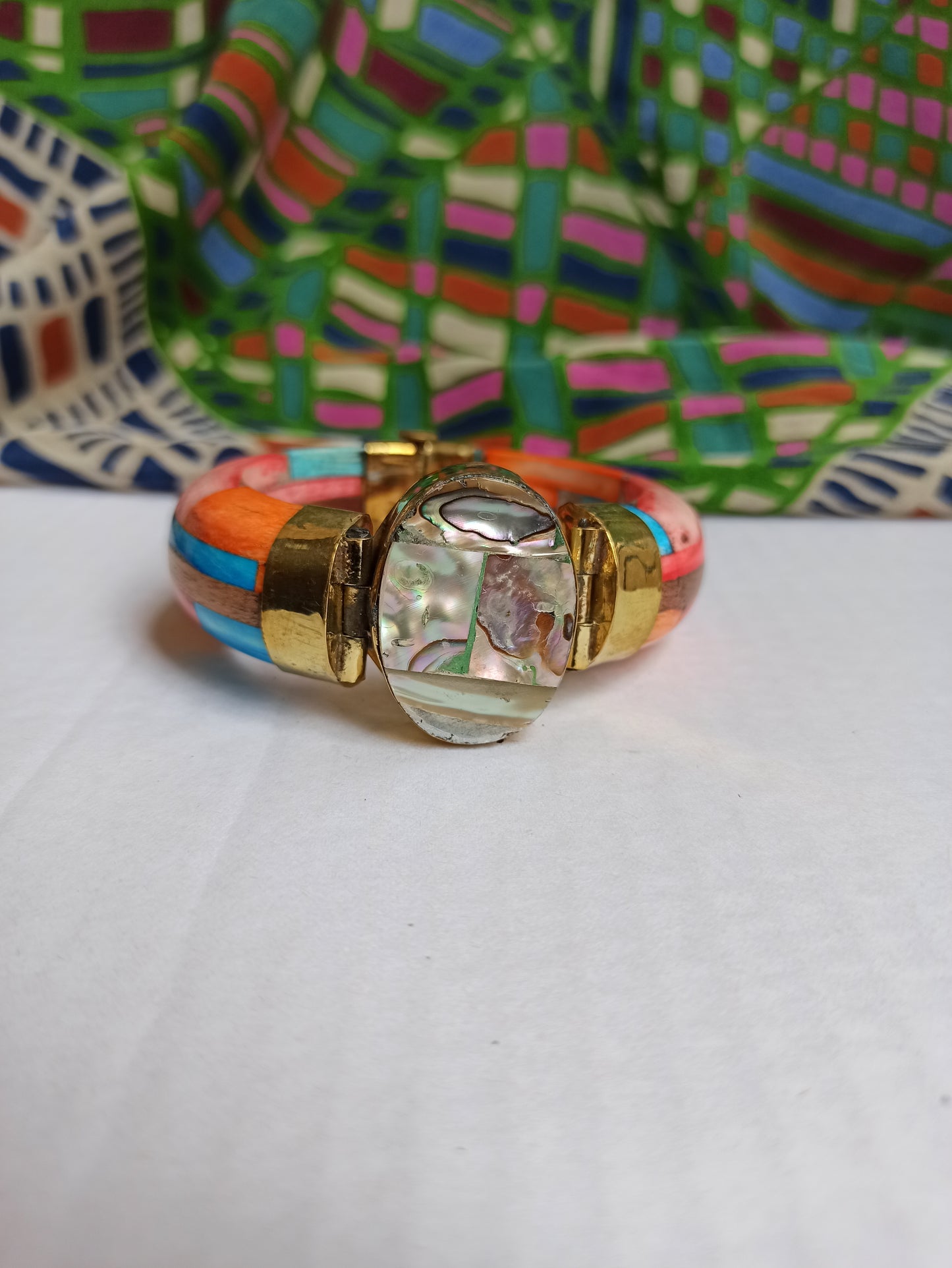 Large multicolored rigid bracelet with mother-of-pearl insert