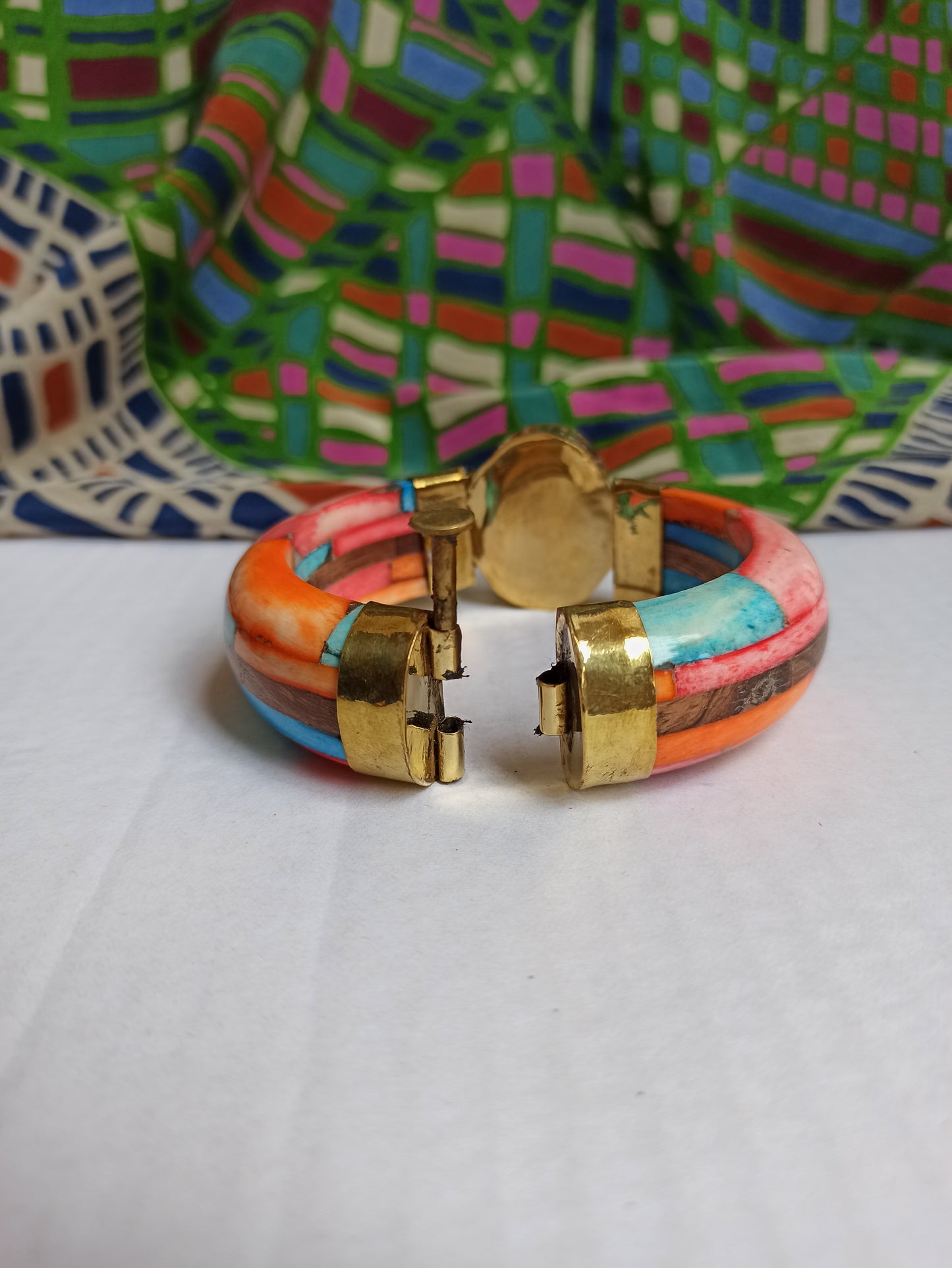 Large multicolored rigid bracelet with mother-of-pearl insert