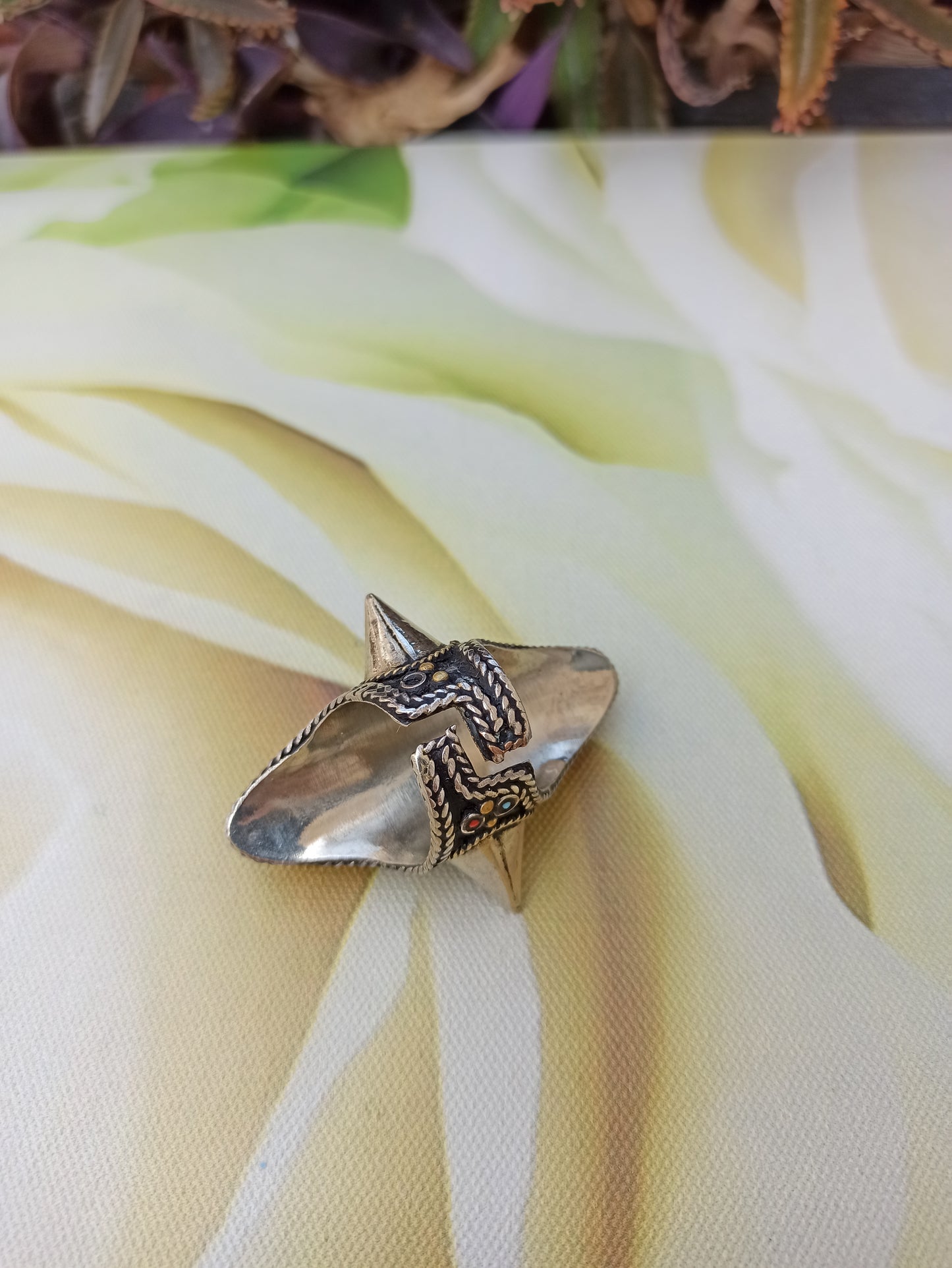 Antique vintage brown striated agate ring