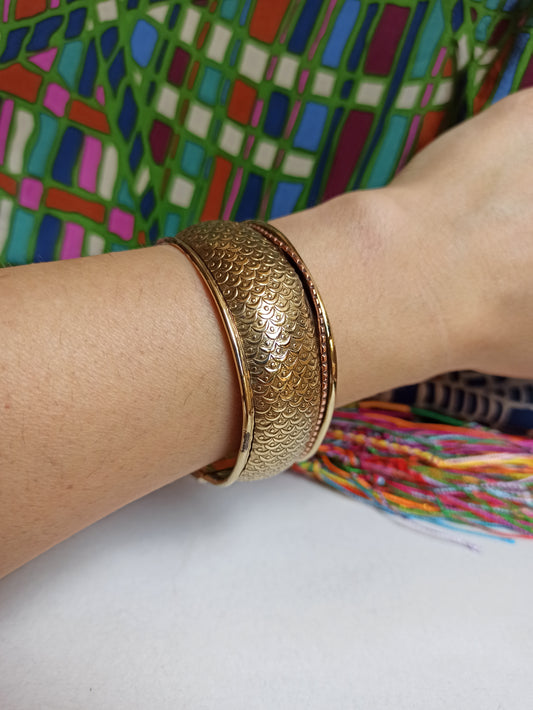 Golden scales bangle bracelet