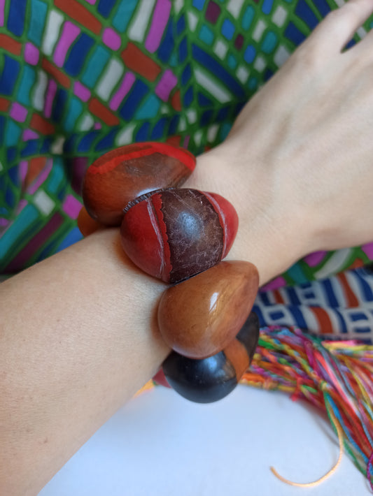 Ocher and red tagua elastic bracelet