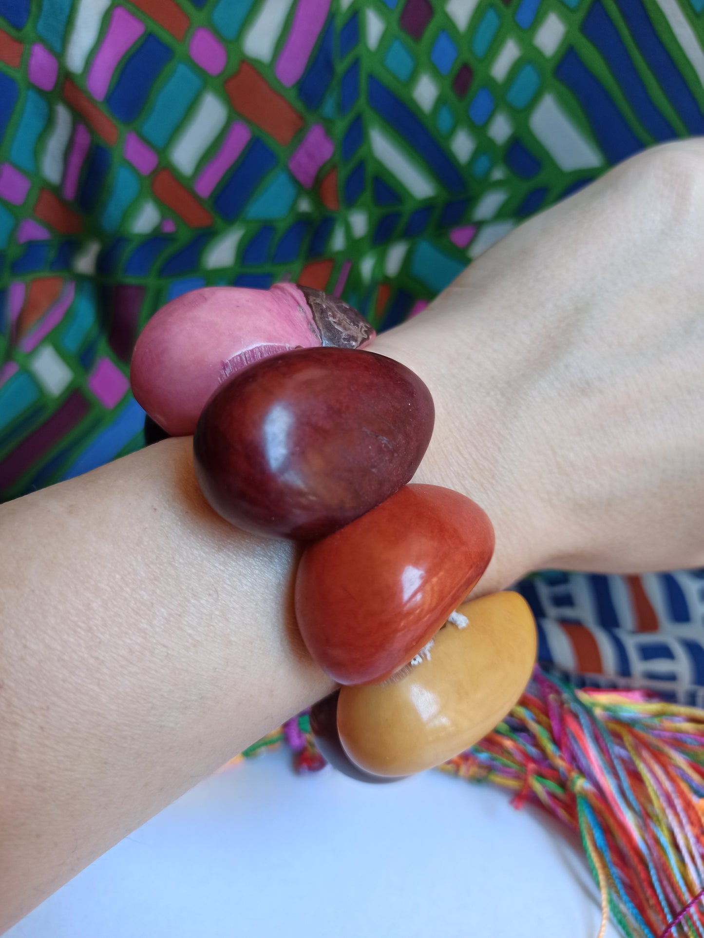 Ocher and red tagua elastic bracelet