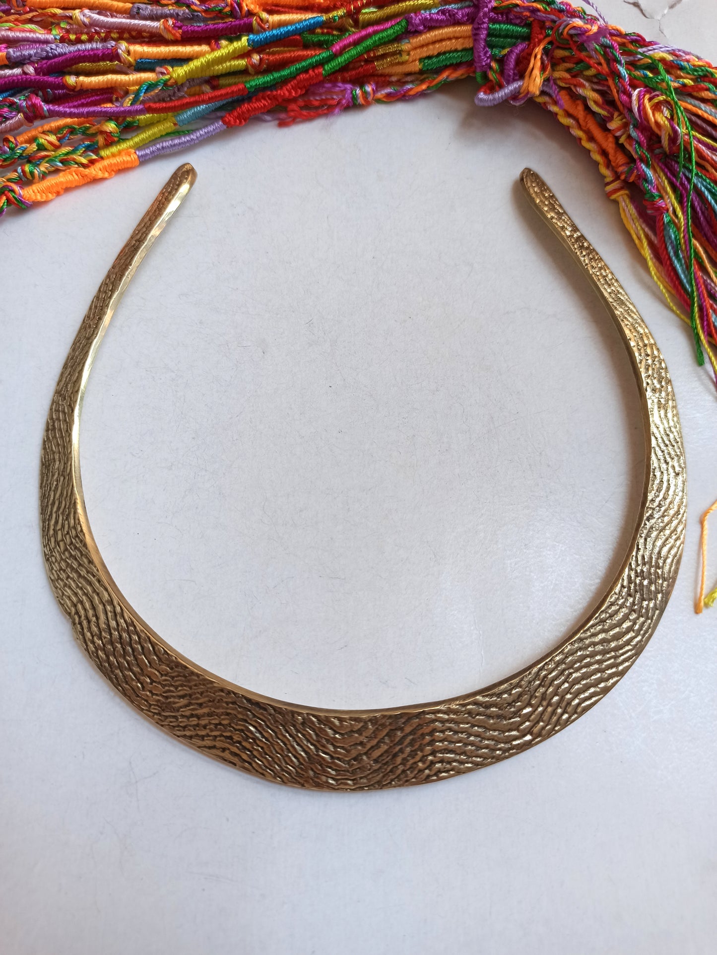 Golden wave collar