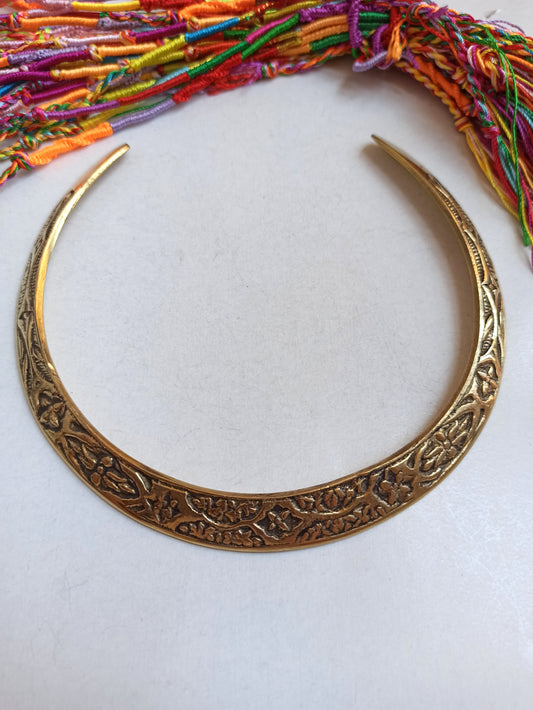 Golden flower collar