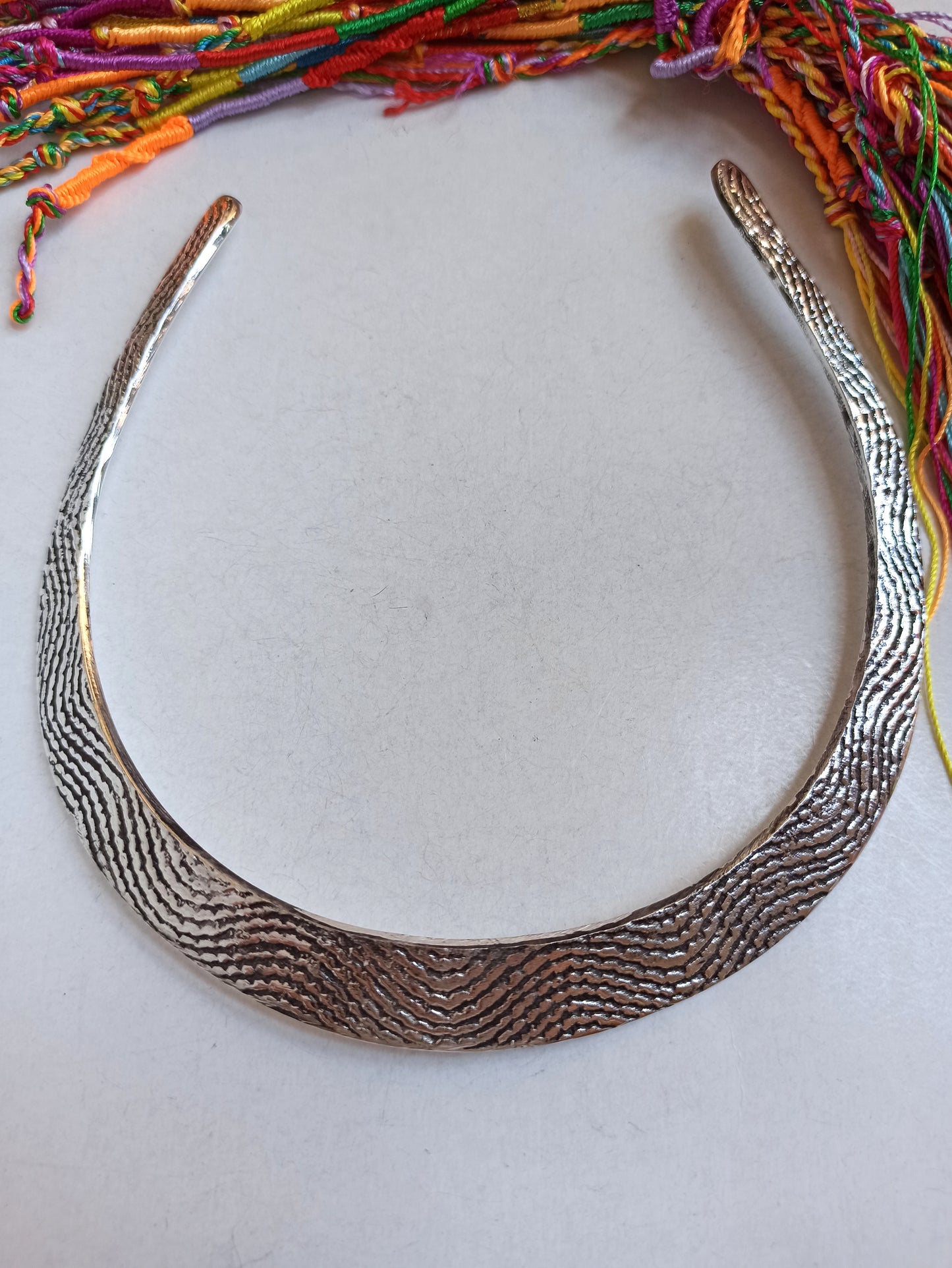 Silver wave collar