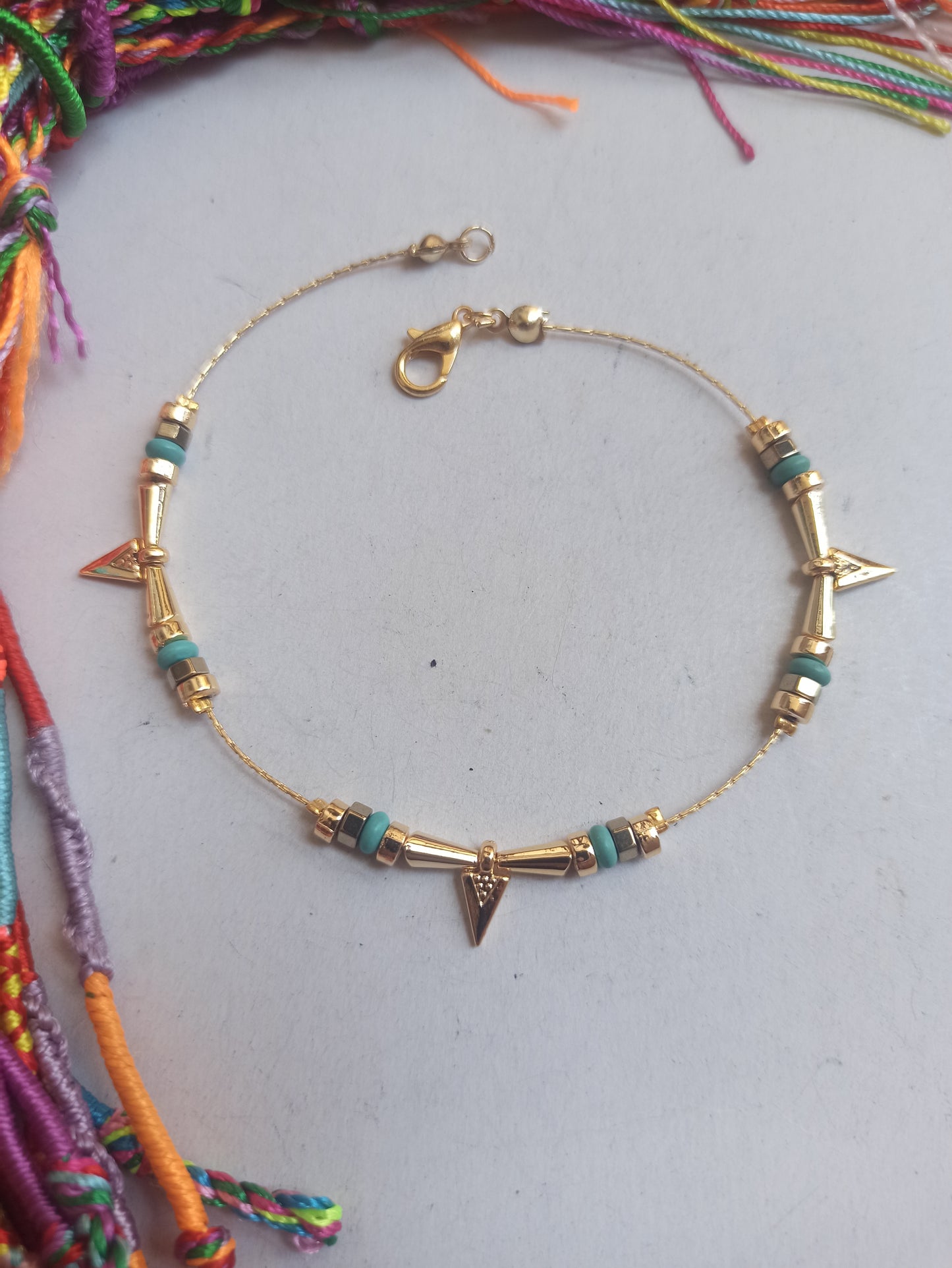 Golden arrowhead anklet