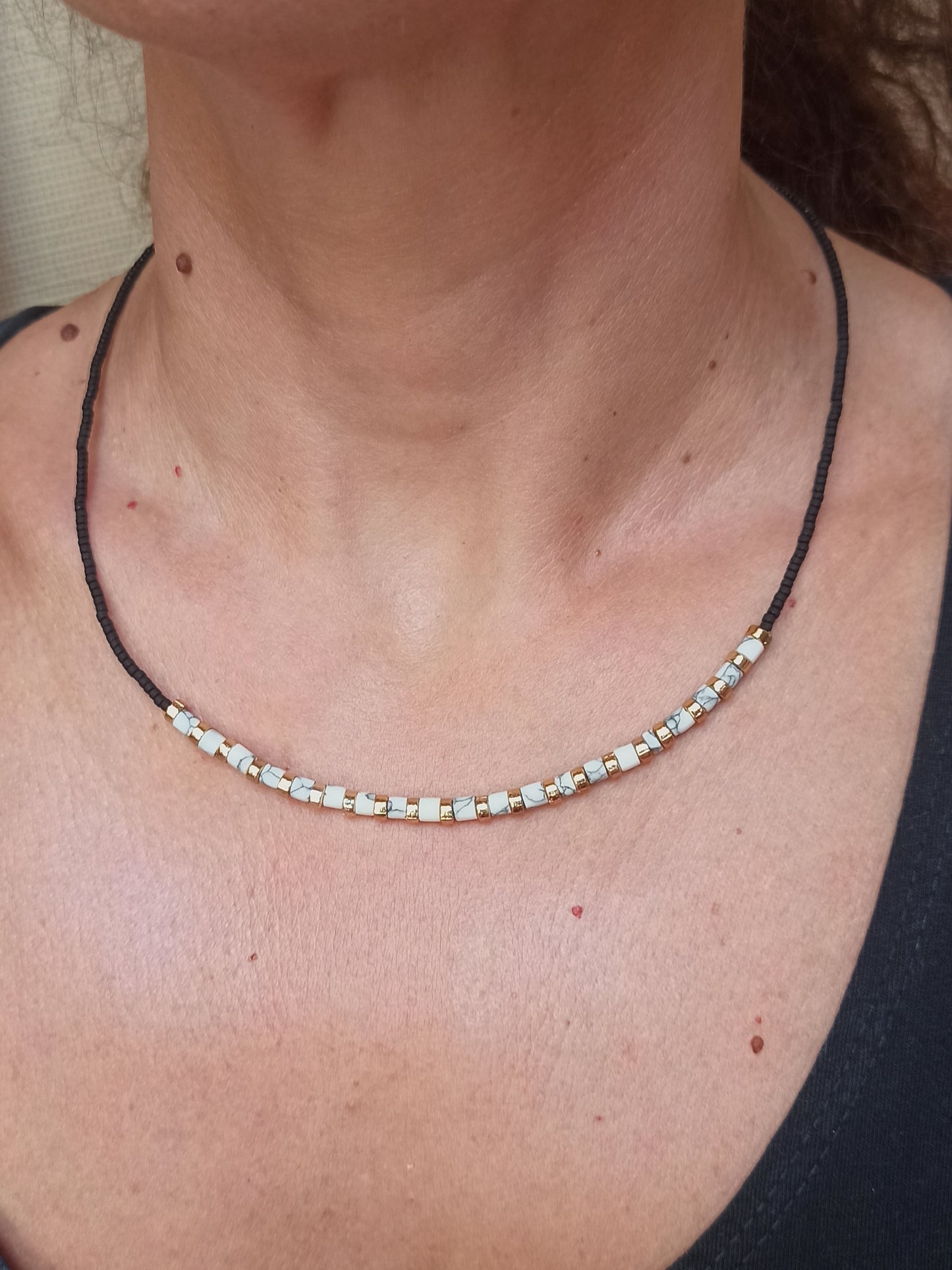 Collana perline bianca e nero