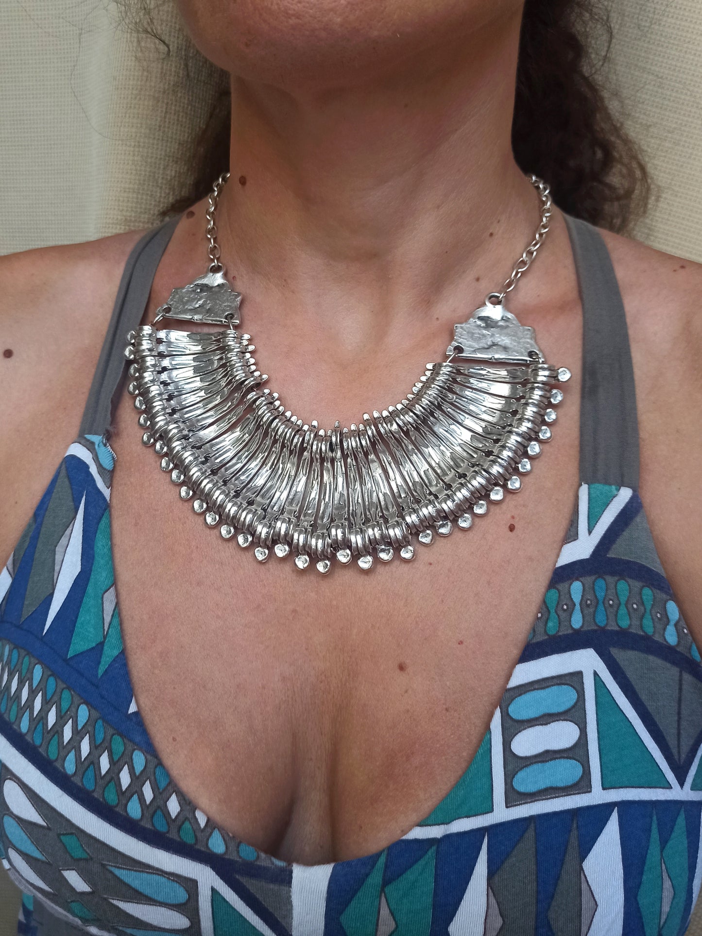 Double face zamak bib necklace